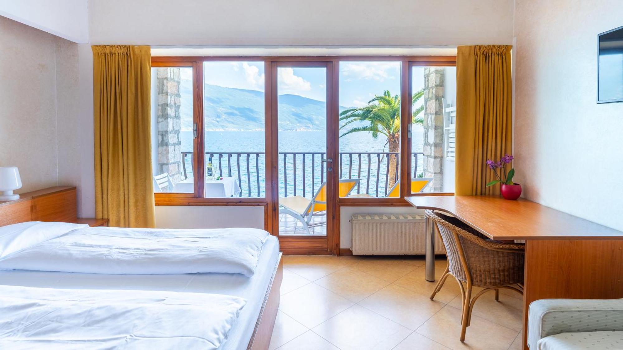 טיניאלה Hotel Forbisicle מראה חיצוני תמונה